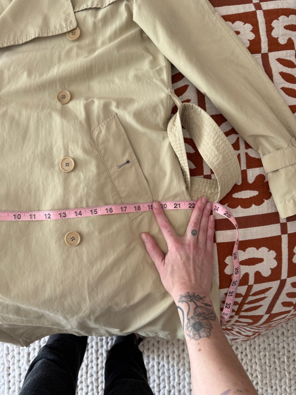 Authentic Burberry Beige Classic Trench Coat - Picture 3 of 15